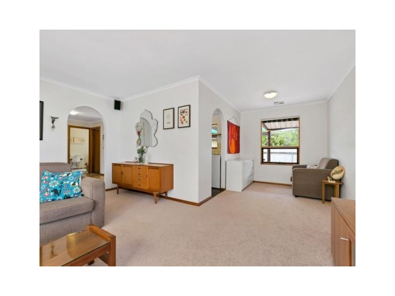 1 Ona Crt, Aberfoyle Park SA 5159