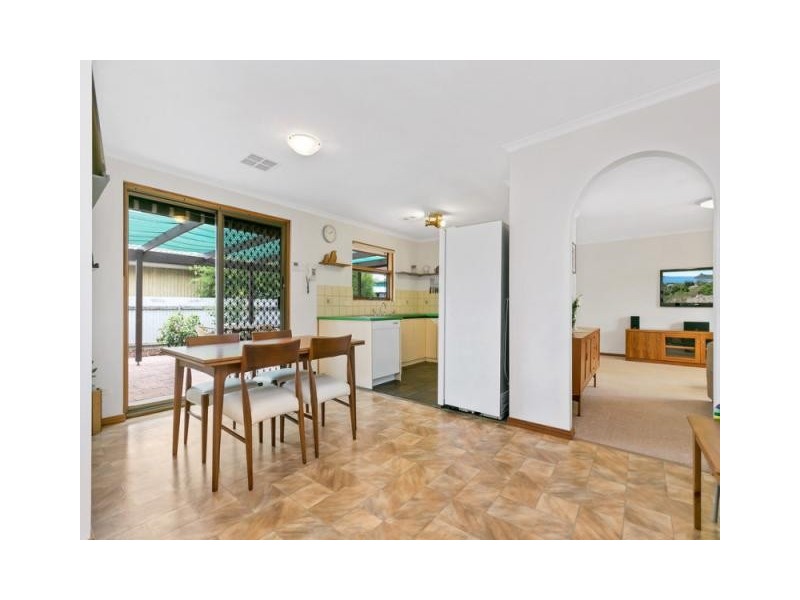 1 Ona Crt, Aberfoyle Park SA 5159
