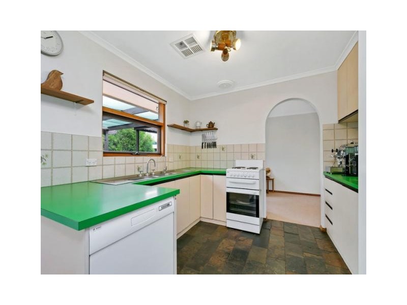 1 Ona Crt, Aberfoyle Park SA 5159