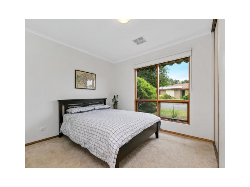 1 Ona Crt, Aberfoyle Park SA 5159