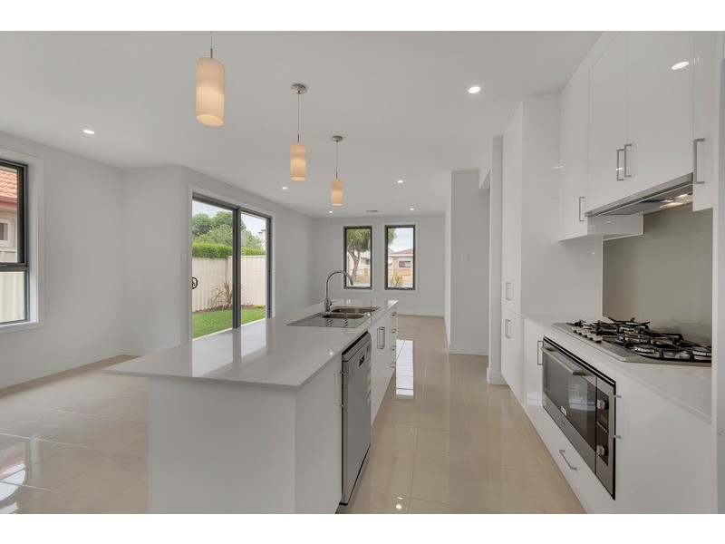 2/4 Seaton Terrace, Seaton SA 5023