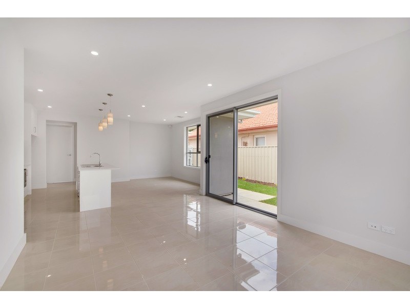 2/4 Seaton Terrace, Seaton SA 5023