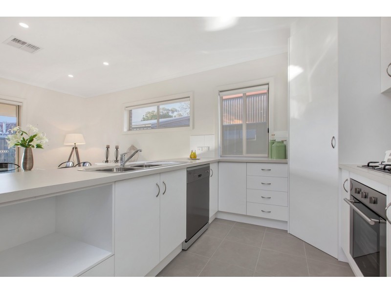 6b Neville Avenue, Para Vista SA 5093