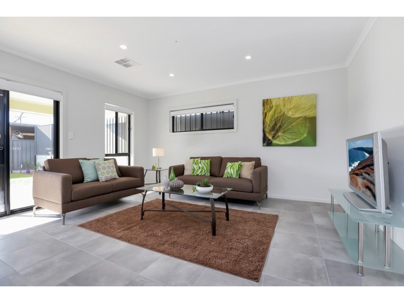 6a Neville Avenue, Para Vista SA 5093