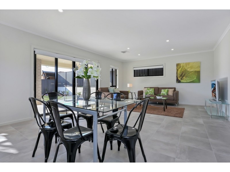 6a Neville Avenue, Para Vista SA 5093