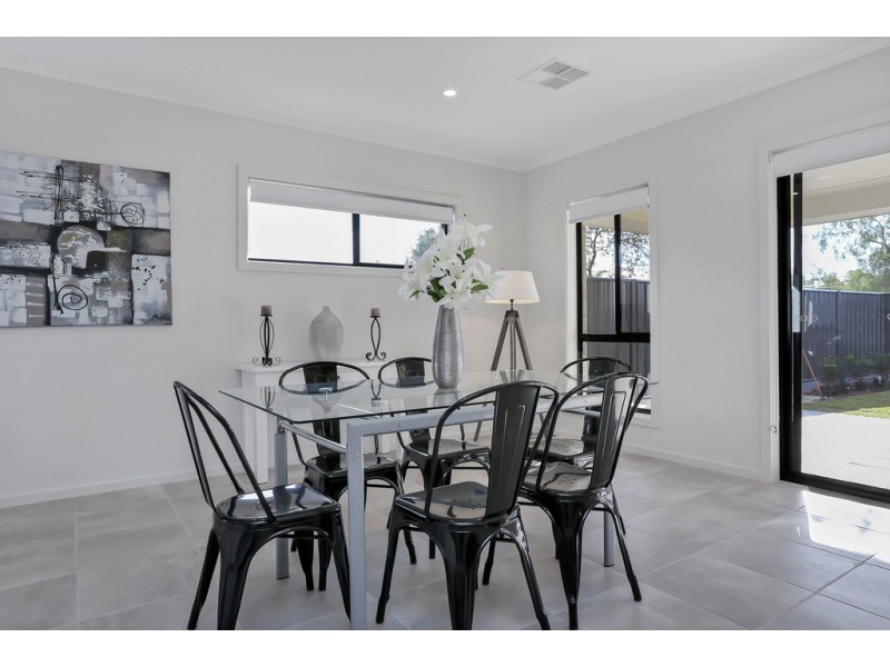 6a Neville Avenue, Para Vista SA 5093