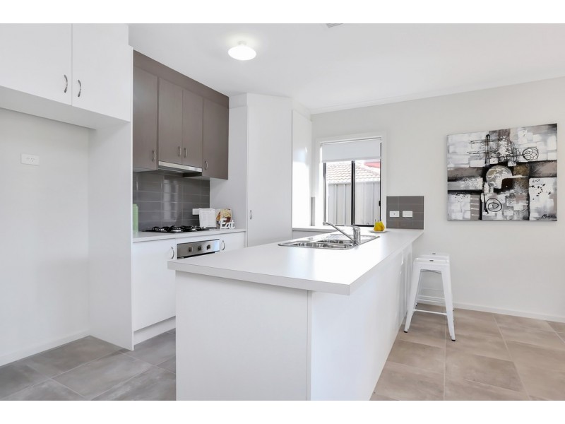 6a Neville Avenue, Para Vista SA 5093