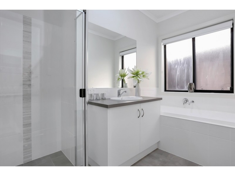 6a Neville Avenue, Para Vista SA 5093