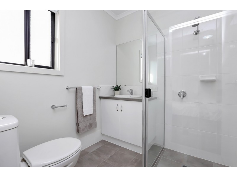 6a Neville Avenue, Para Vista SA 5093