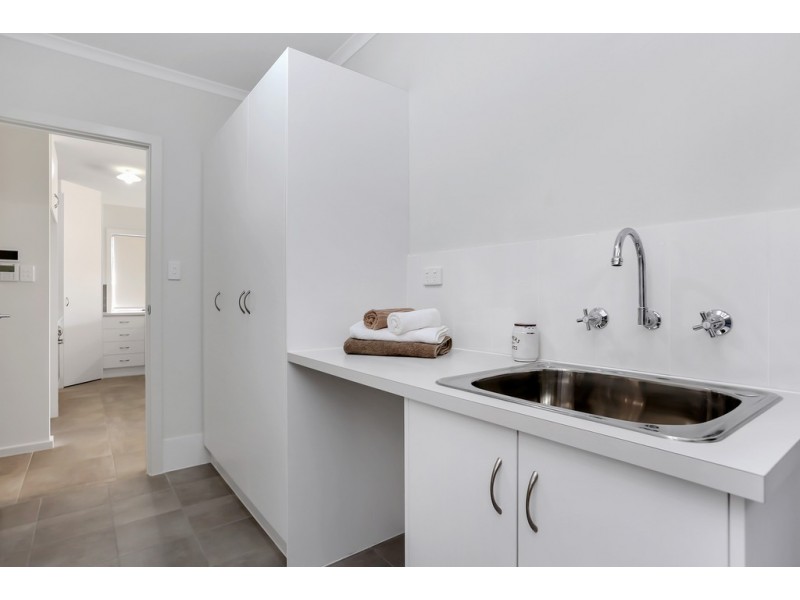 6a Neville Avenue, Para Vista SA 5093