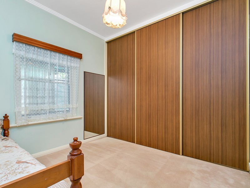 15 Kingborn Ave, Seaton SA 5023