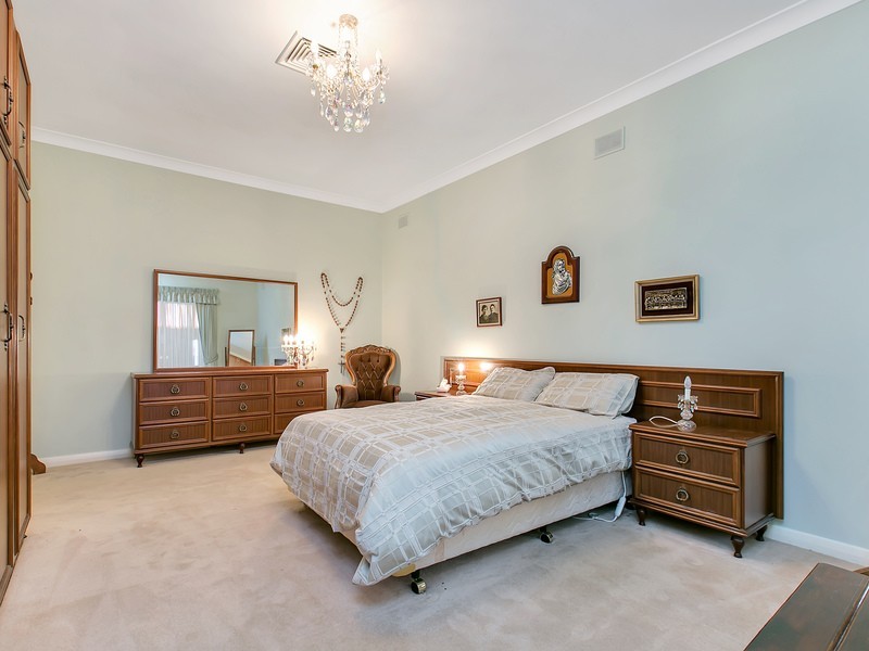 15 Kingborn Ave, Seaton SA 5023