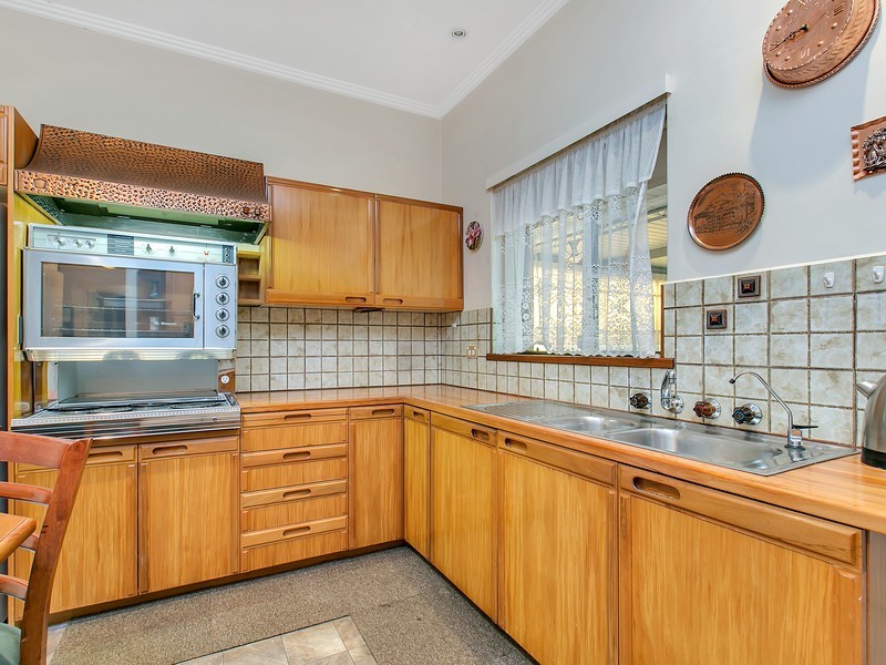 15 Kingborn Ave, Seaton SA 5023