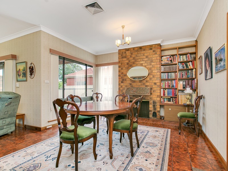 15 Kingborn Ave, Seaton SA 5023