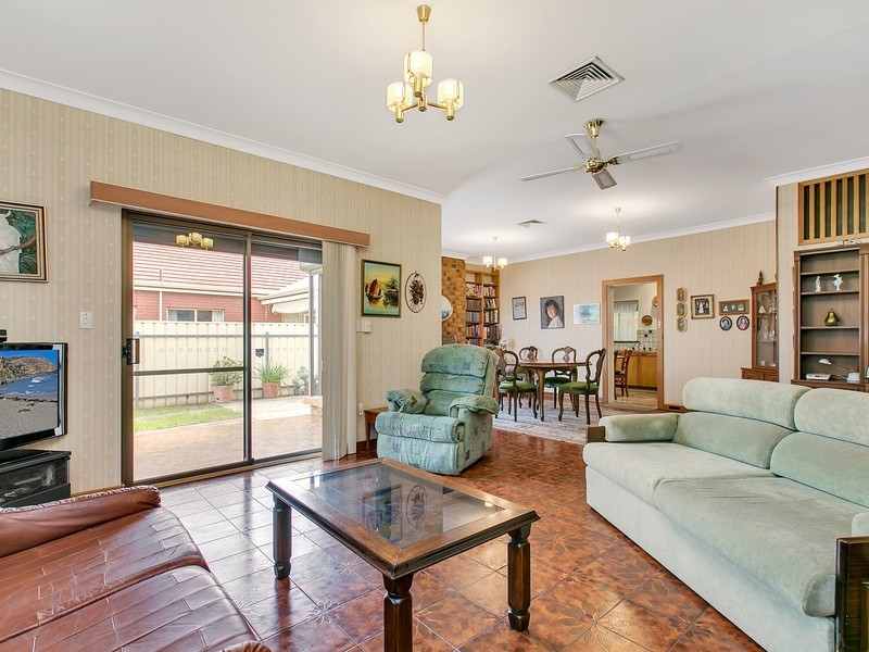 15 Kingborn Ave, Seaton SA 5023
