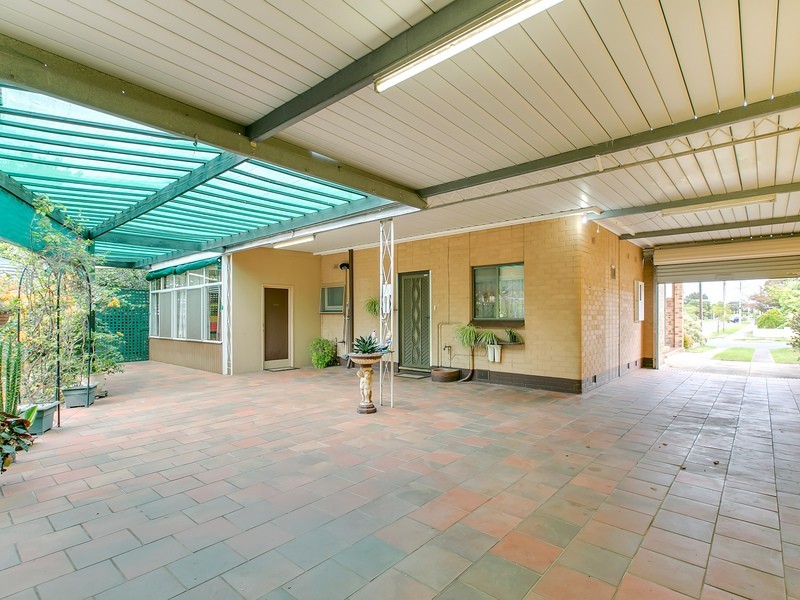 15 Kingborn Ave, Seaton SA 5023