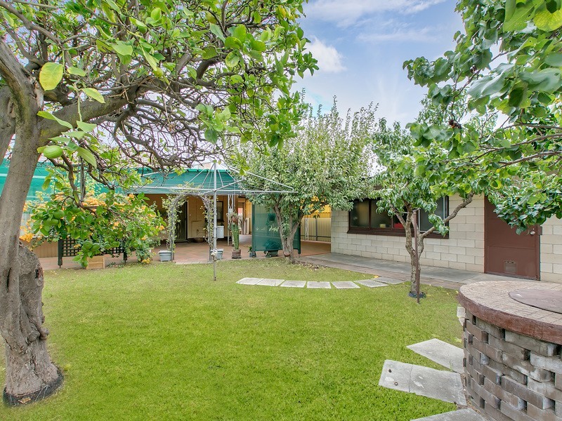 15 Kingborn Ave, Seaton SA 5023