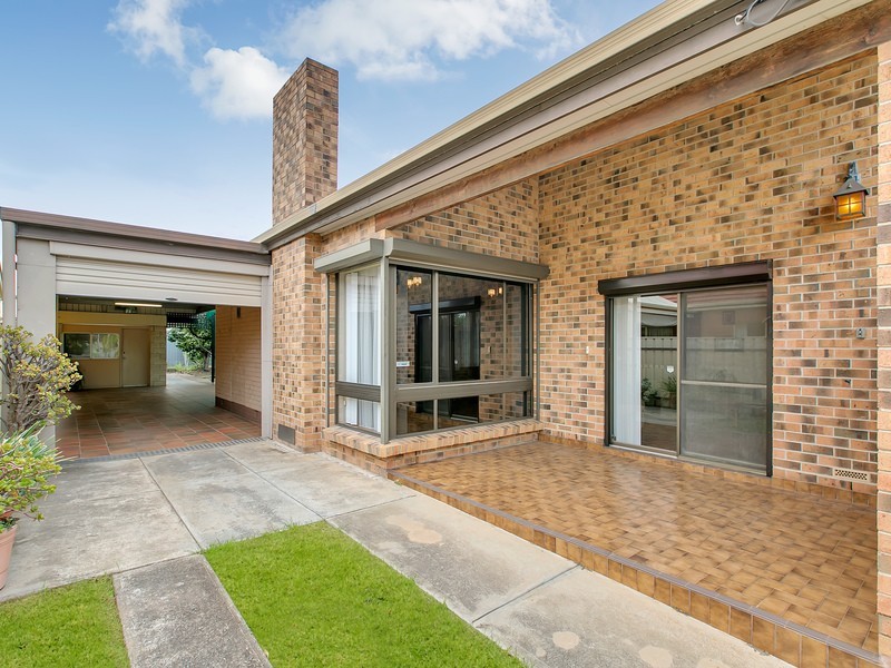 15 Kingborn Ave, Seaton SA 5023