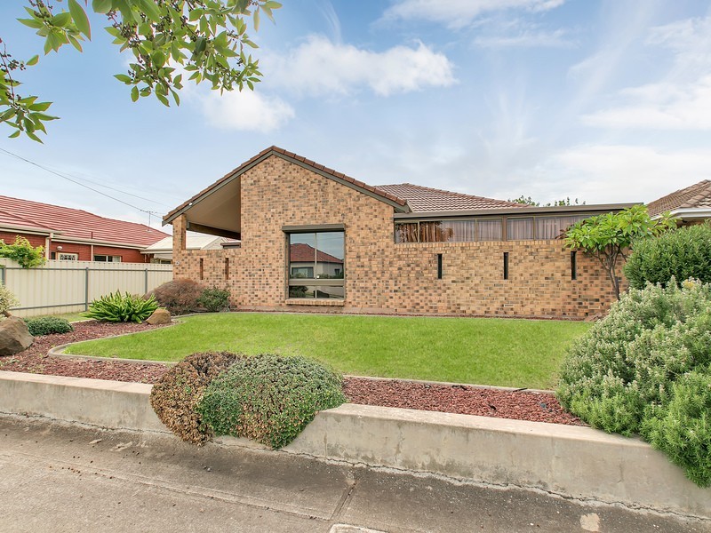 15 Kingborn Ave, Seaton SA 5023