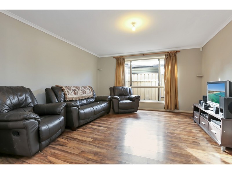 17 Lyle Street, Para Vista SA 5093