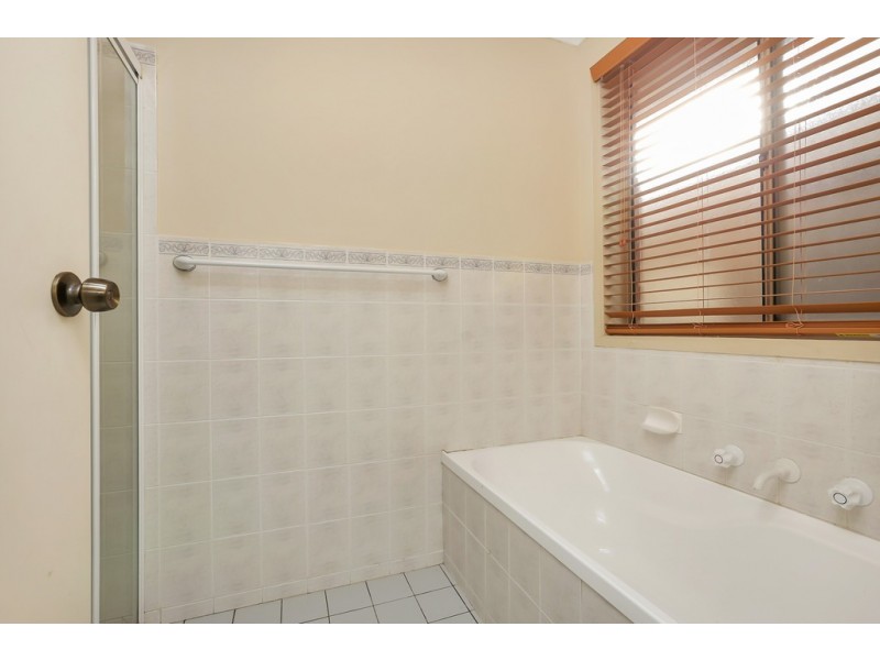 17 Lyle Street, Para Vista SA 5093