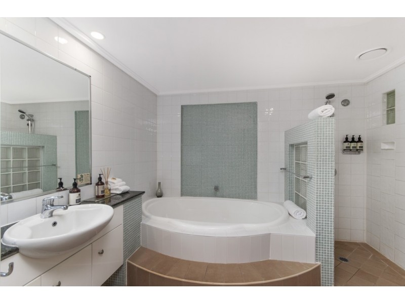 15/9-13 The Esplanade (Peninsula Hotel), Port Douglas QLD 4877