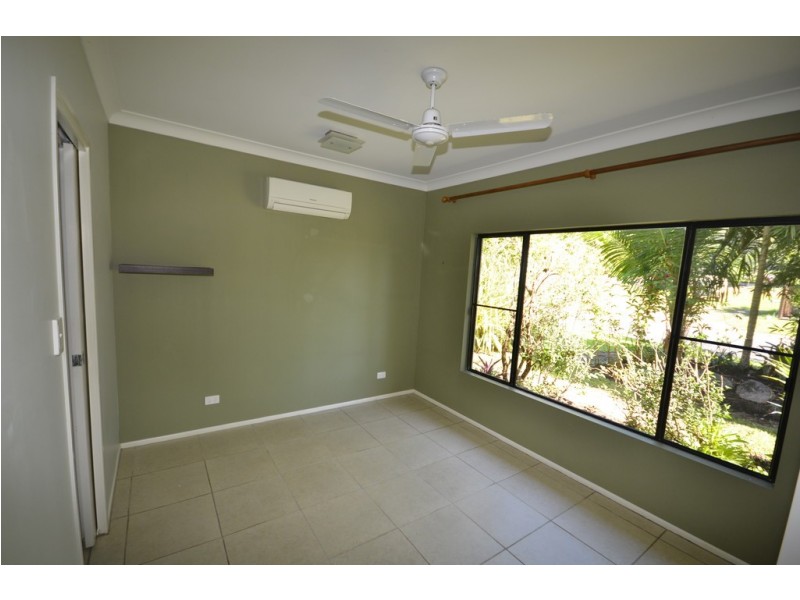 18 White Oak Ave, Mossman QLD 4873