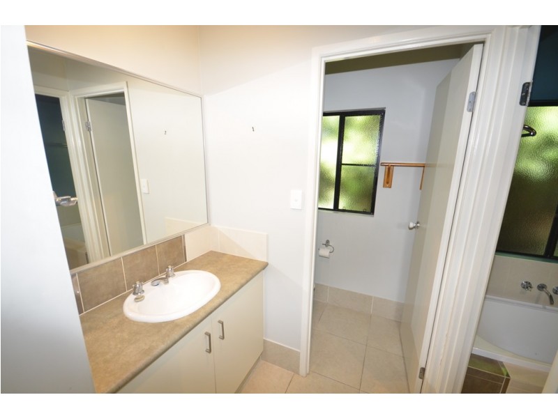 18 White Oak Ave, Mossman QLD 4873