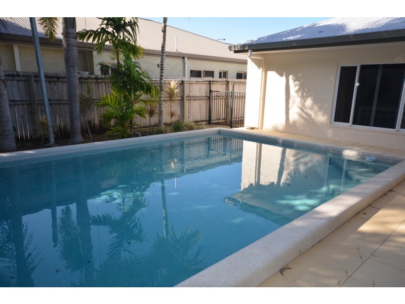 15 Dulku Close, Port Douglas QLD 4877