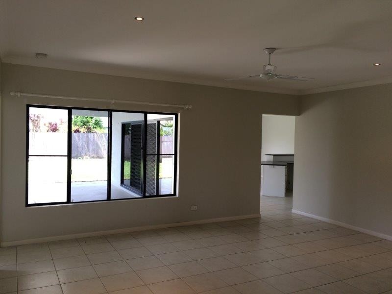 9 Riflebird Crescent, Mossman QLD 4873