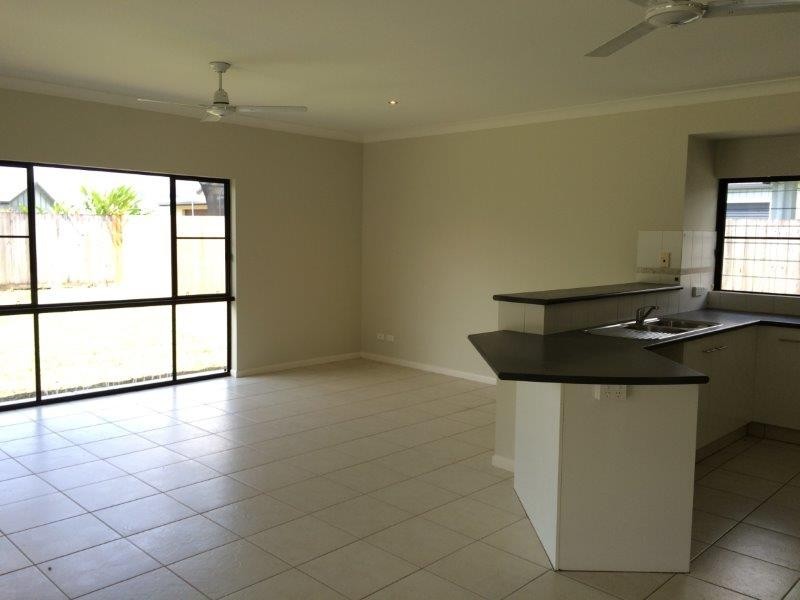 9 Riflebird Crescent, Mossman QLD 4873
