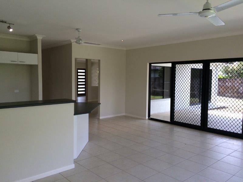 9 Riflebird Crescent, Mossman QLD 4873