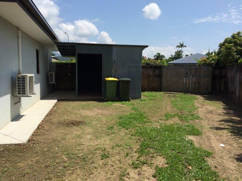 9 Riflebird Crescent, Mossman QLD 4873