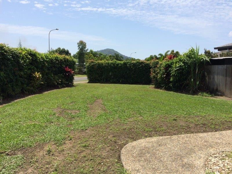 9 Riflebird Crescent, Mossman QLD 4873