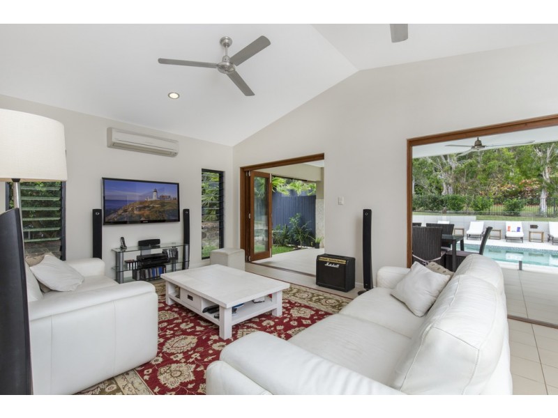 6 Nancy Close, Oak Beach QLD 4877