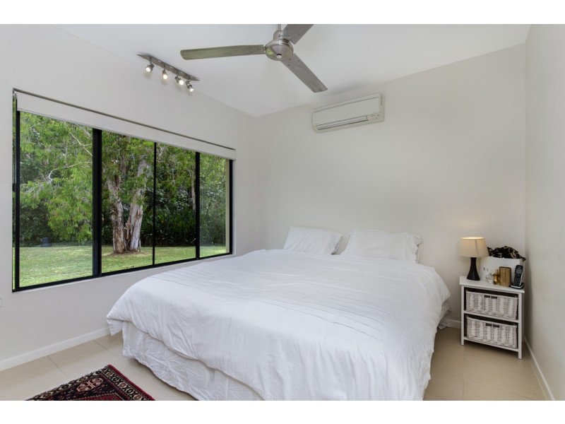 6 Nancy Close, Oak Beach QLD 4877