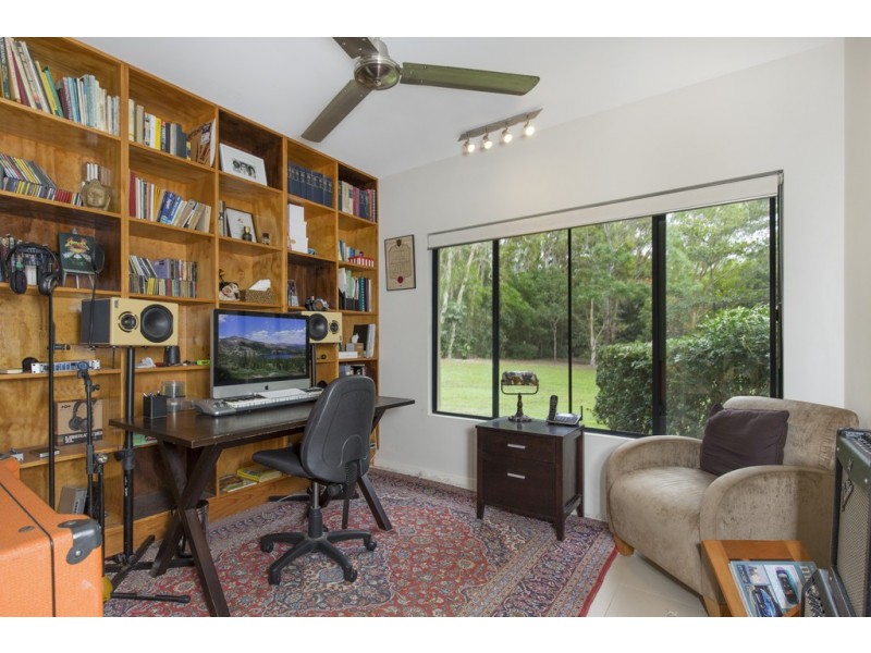 6 Nancy Close, Oak Beach QLD 4877