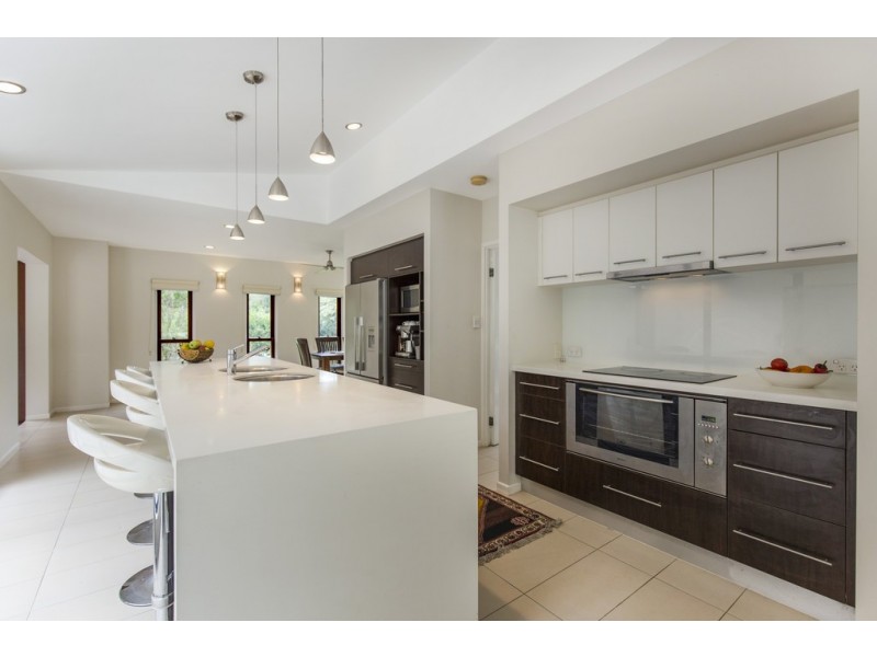 6 Nancy Close, Oak Beach QLD 4877