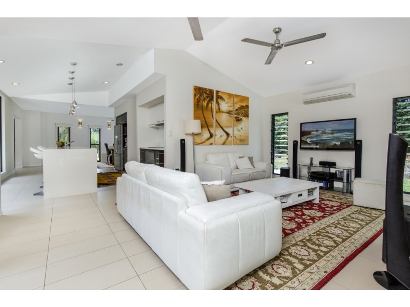 6 Nancy Close, Oak Beach QLD 4877