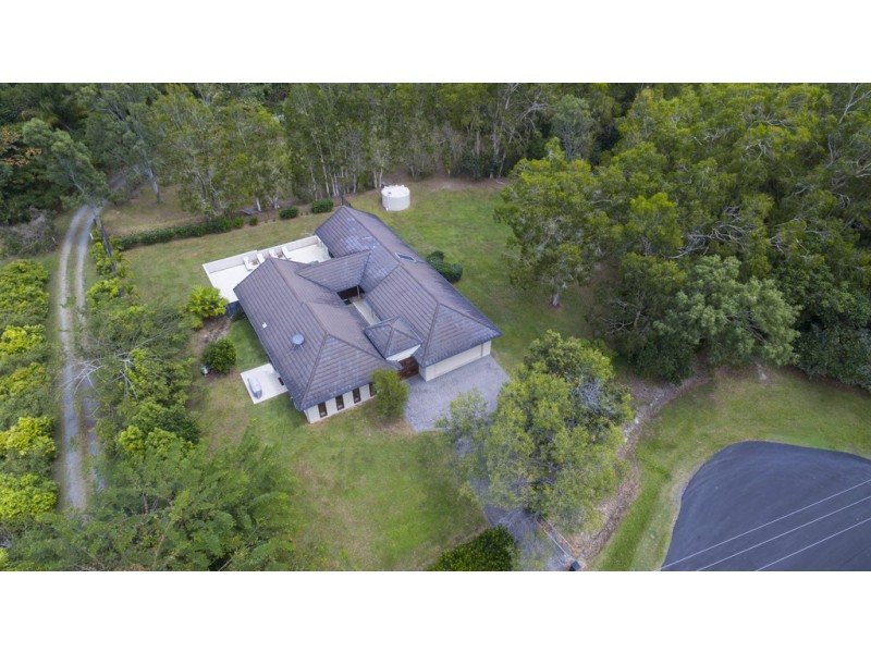 6 Nancy Close, Oak Beach QLD 4877