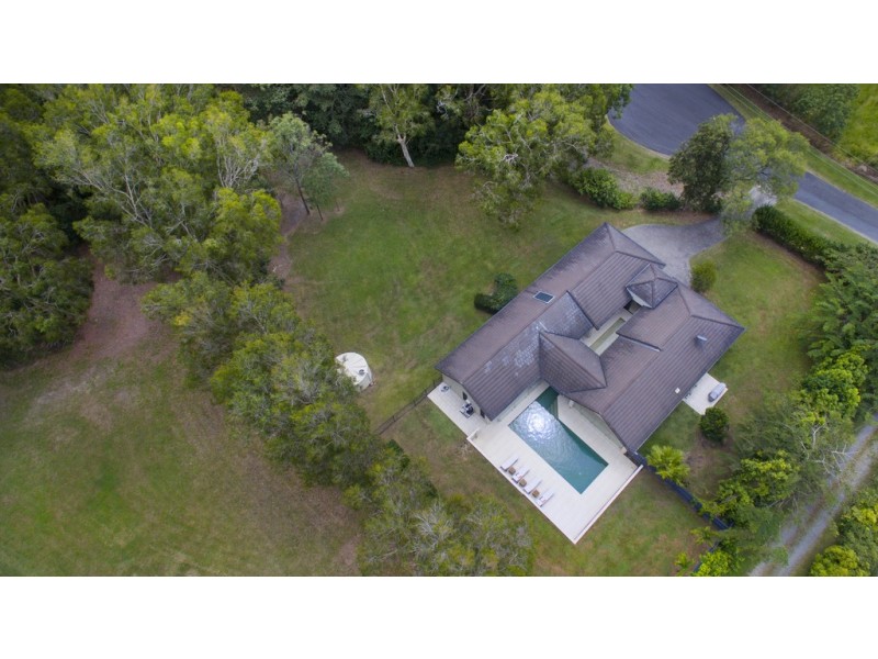 6 Nancy Close, Oak Beach QLD 4877