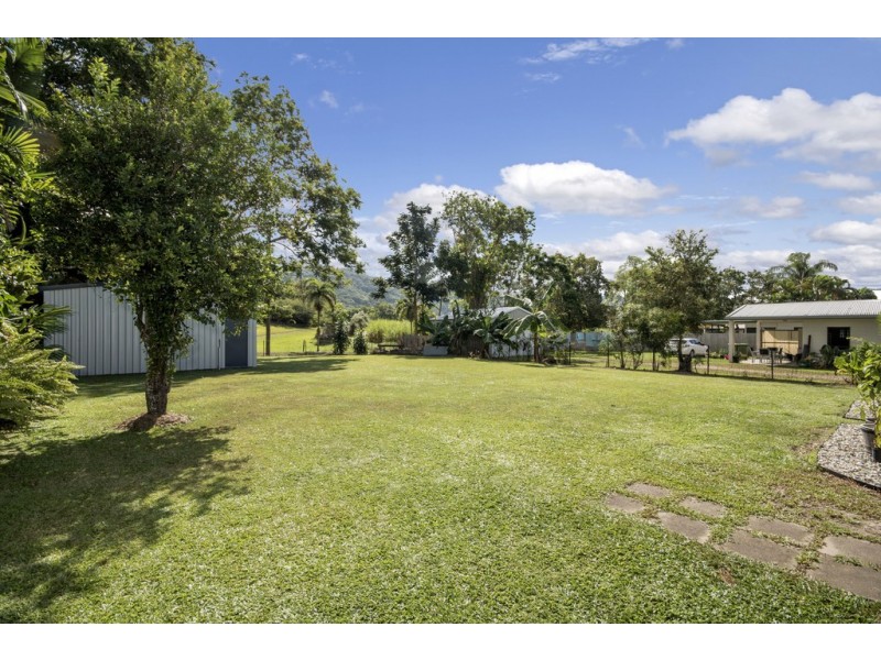 33 Pringle Street, Mossman QLD 4873