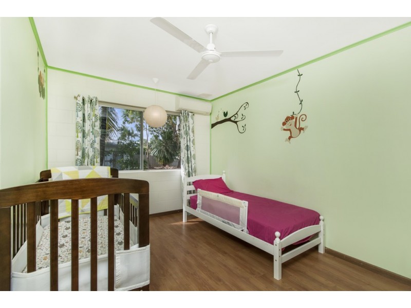 33 Pringle Street, Mossman QLD 4873