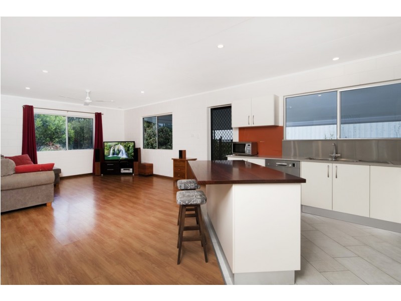 33 Pringle Street, Mossman QLD 4873