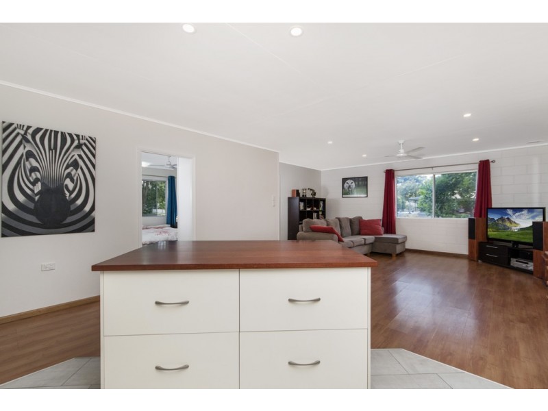 33 Pringle Street, Mossman QLD 4873