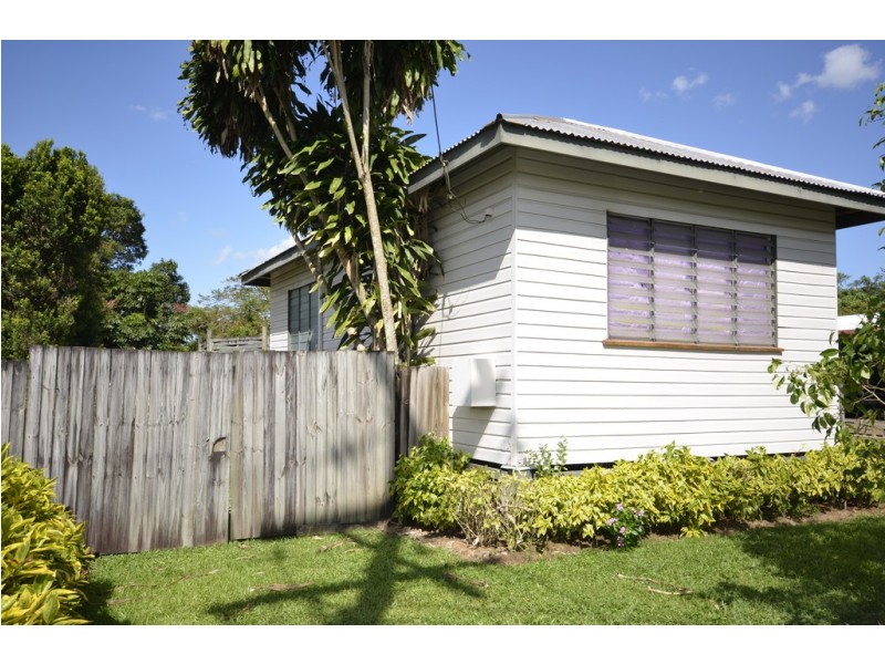 38 Pringle Street, Mossman QLD 4873