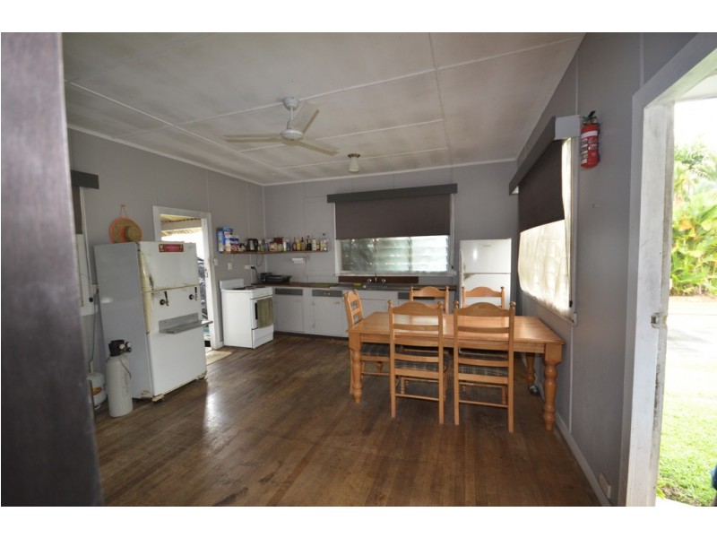 38 Pringle Street, Mossman QLD 4873