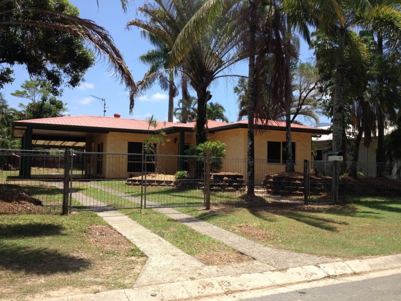 32 Middlemiss Street, Mossman QLD 4873