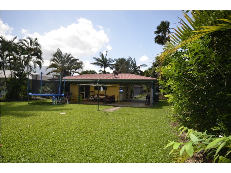 32 Middlemiss Street, Mossman QLD 4873