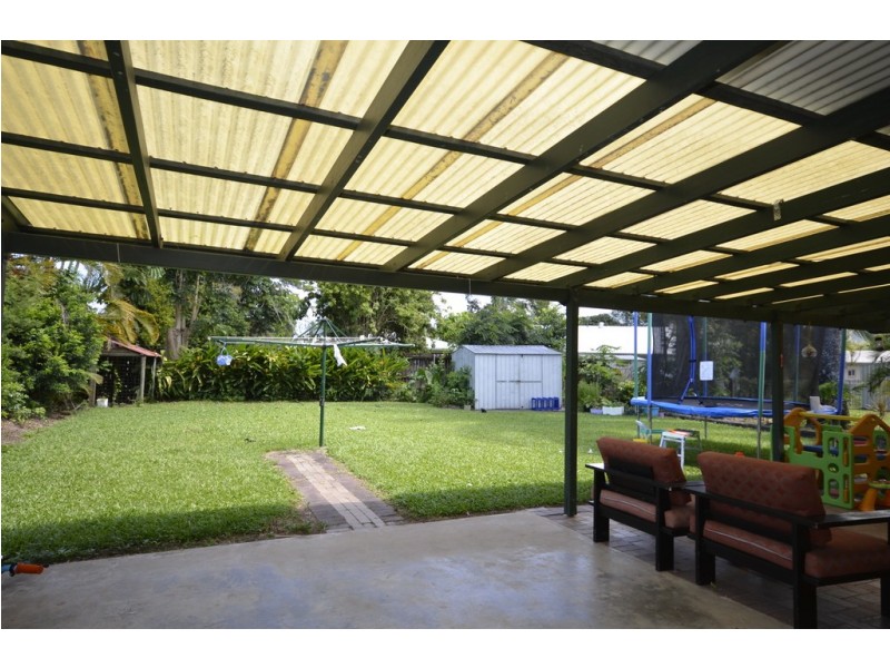 32 Middlemiss Street, Mossman QLD 4873